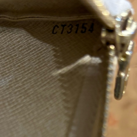 Louis Vuitton Key Pouch - Picture 4 of 12